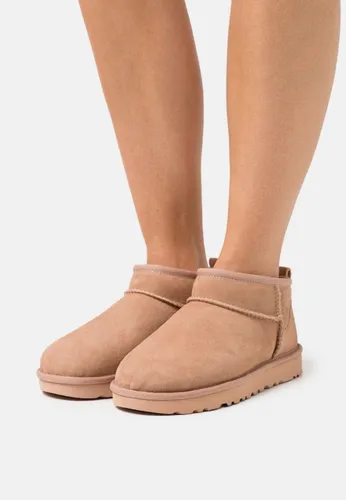 UGG 3