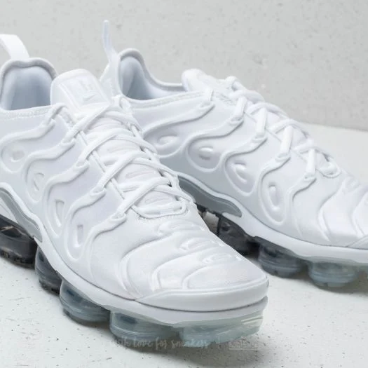 Nike White Vapormax 2